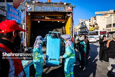 گزارش تصویری | نظافت مسیر زائران اربعین حسینی در نجف اشرف توسط پاکبانان مشهدی