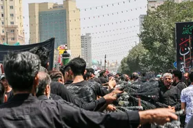 نغمه&zwnj;ای از عشق و ایثار حضرت ابوالفضل (ع) | عزاداری تاسوعای حسینی در مشهد (۱۴ تیر ۱۴۰۴) + فیلم