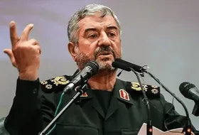 سرلشکر جعفری: انواع موشک با برد&zwnj;های مختلف را داریم| دشمن اگر عقل داشته باشد به ایران حمله نمی&zwnj;کند
