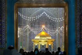 حال و هوای حرم مطهر رضوی در لحظات تحویل سال ۱۴۰۱ | آخرین نقاره زنی قرن در حرم امام رضا (ع) + فیلم