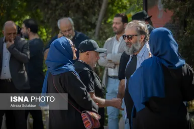 عکس‌هایی از حضور جمعی از سینماگران در قطعه هنرمندان