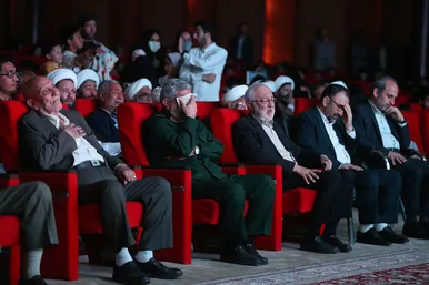 مراسم رونمایی از تقریظ رهبر انقلاب بر کتاب 