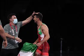 چالشی عجیب برای قهرمان المپیک؛ وزن گرایی در وزن غیر المپیکی بالا رفت!
