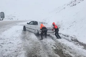 ۲۸۳ خودروی گرفتار در برف محور&zwnj;های خراسان رضوی امدادی رسانی شدند