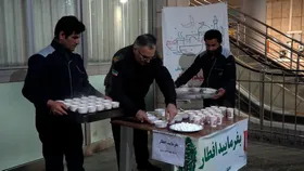 میزبانی از روزه&zwnj;داران با سفره&zwnj;های افطاری ساده در بیش از ۲۰۰ نقطه شهری مشهد، در رمضان ۱۴۰۳