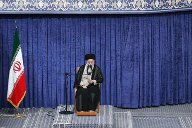 گزارش تصویری | سخنرانی رهبر معظم انقلاب در مراسم عزاداری شهادت امام رضا(ع)