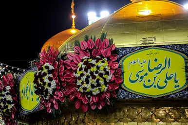 چراغانی و گل آرایی حرم مطهر رضوی به مناسبت میلاد امام رضا (ع)