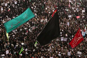 ۲۰ جمله از رهبر انقلاب درباره &laquo;بصیرت&raquo;| بصیرت، نورافکن و قطب&zwnj;نماست