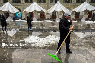 بارش اولین برف پاییزی در حرم مطهر رضوی