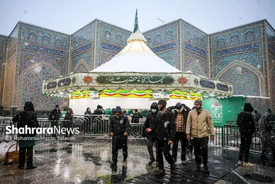 بارش برف در حرم مطهر رضوی