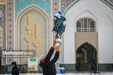 بارش برف در حرم مطهر رضوی