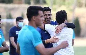 دروازه&zwnj;بان استقلال خبر کانال باشگاه را تکذیب کرد| مظاهری:مشکلی برای دربی ندارم