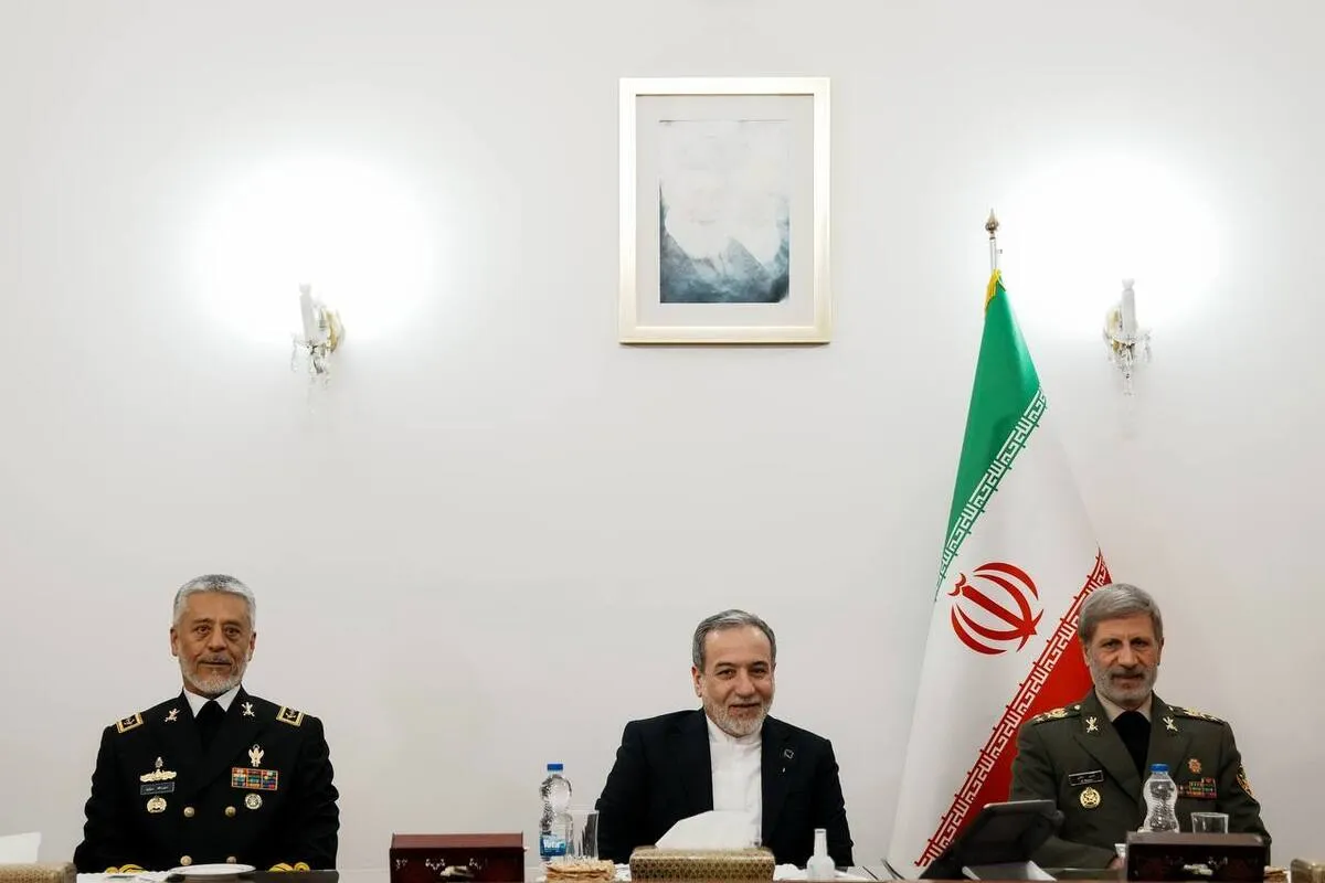 فرمانده کل ارتش: امروز، دیپلماسی و میدان یک موضوع جامع هستند | دشمن فقط زبان قدرت را می‌فهمد + فیلم