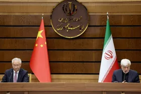 ایران و چین بر تأثیر توسعه همکاری&zwnj;های دو کشور در صلح و امنیت منطقه تأکید کردند