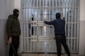 هزاران عنصر داعش از زندان&zwnj;های سوریه گریختند | دمشق و قسد یکدیگر را متهم می&zwnj;کنند