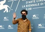 ظاهر متفاوت جواد عزتی در جشنواره ونیز ۲۰۲۰