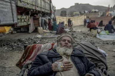 عکس‌هایی از بازگشت اجباری مهاجران افغانستانی از پاکستان