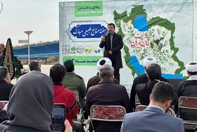کاشت نخستین &laquo;درخت عدالت&raquo; در طرقبه با حضور مقامات محلی و مبتکر طرح