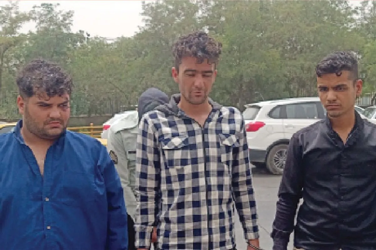 گوشی‌قاپی که در کمتر از ۱۰ ثانیه در مشهد دستگیر شده بود، صحنه جرم را بازسازی کرد + گفتگو با سارق