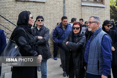 حضور هنرمندان در مراسم تشییع پیکر بیتا فرهی