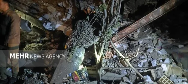 حمله دشمن آمریکایی صهیونیستی به یک منطقه مسکونی در خرم‌آباد + تصاویر (۳ فروردین ۱۴۰۵)