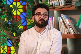 &laquo;حامد عسگری&raquo;، شاعر و ترانه&zwnj;سرا، کتابی از شهید جمهور نوشت
