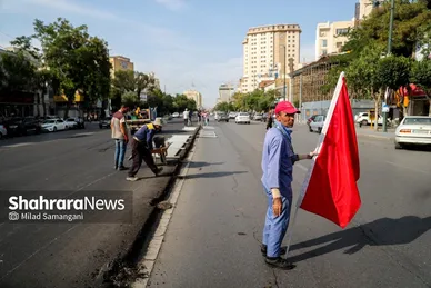 گزارش تصویری | جمع‌آوری نرده‌های بی‌آرتی خیابان امام رضا(ع) به منظور ایمن‌سازی مسیر تشییع پیکر رهبر شهید در مشهد