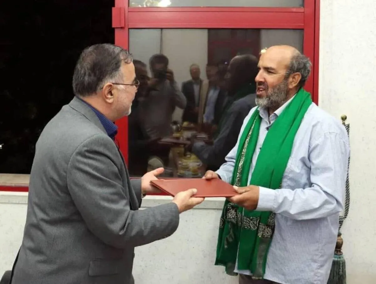 تقدیر معاون شهردار مشهد از پاکبان پاکدست | بازگشت بیش از ۲ میلیارد ریال به صاحبش