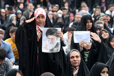 حال و هوای حرم مطهر رضوی در زمان سخنرانی نوروزی مقام معظم رهبری