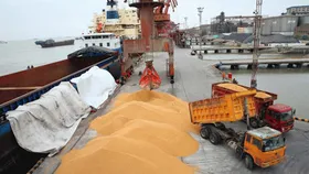 باج&zwnj;گیری رانندگان در بنادر برای ارسال نهاده دانی به مرغدار