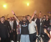 ویدئو| استقبال باشکوه از محمد صلاح؛ شماره ۱۰ جدید ترابزون وارد شد