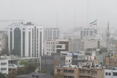 هجوم ریزگردها به آسمان مشهد