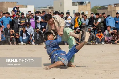 مسابقات کشتی سنتی افغانستانی‌ها به مناسبت نوروز در قم