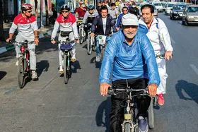 چرخ این دوچرخه نمی&zwnj;چرخد