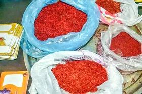 دستگیری ۵ زعفران&zwnj;فروش متقلب با هوشیاری یک مشهدی