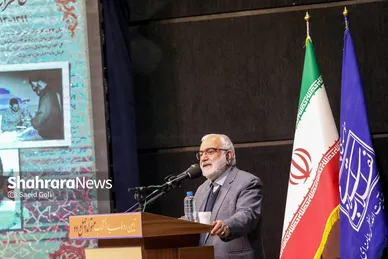 رونمایی از کتاب متولد چهل و دو