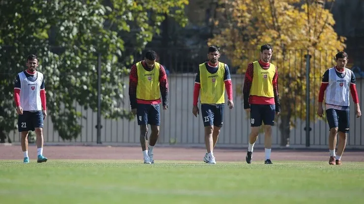 بازیکنان پرسپولیس: تا درویش نیاید تمرین نمی‌کنیم | اعتصاب سرخ‌ها به روز دوم کشید