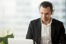 آیا گوش دادن به موسیقی هنگام کار مفید است؟