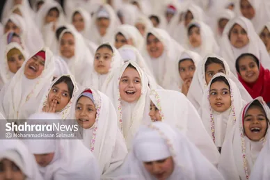 گزارش تصویری | ضیافت افطار دختران روزه اولی در حرم مطهر امام رضا(ع)
