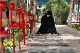 قهرمانی در ۷۰ سالگی | مادر شهیدی که الگوی ایستادگی و زندگی است