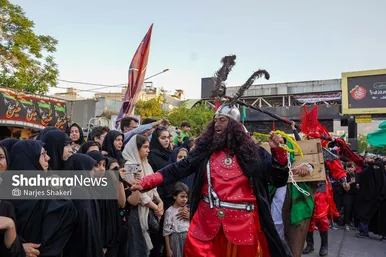 گزارش تصویری | آیین خیمه سوزان عصر عاشورا در بلوار هاشمیه مشهد (۴ تیر ۱۴۰۵)