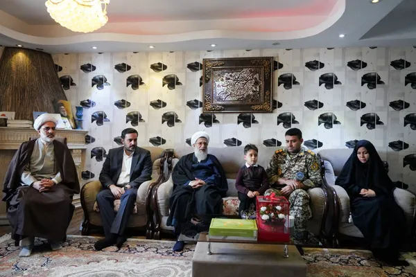 نمایندگان رهبر معظم انقلاب به دیدار شماری از جانبازان رفتند