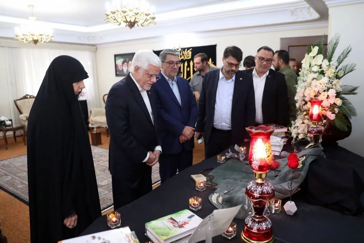 دیدار عارف با تعدادی از خانواده فرماندهان شهید و دانشمندان شهید در جنگ تحمیلی ۱۲ روزه