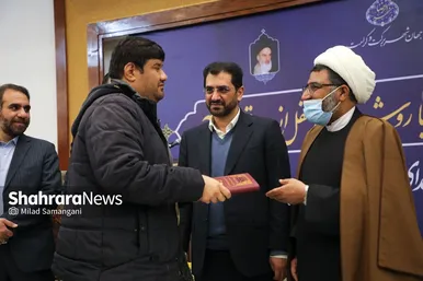 نشست صمیمانه شهردار با روشندلان در محفل انس با قرآن