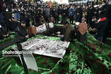 مراسم تدفین پیکر ۳ شهید گمنام در میدان شهدا مشهد