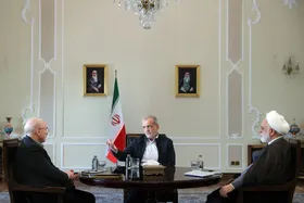 نشست سران قوا به میزبانی پزشکیان برگزار شد (۳۰ فروردین ۱۴۰۴)