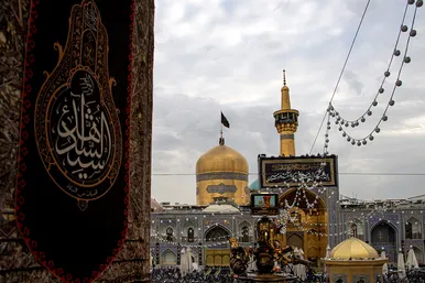 آئین اذن عزای حسینی و تعویض پرچم گنبد حرم مطهر رضوی