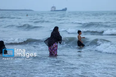 گزارش تصویری | آخرین چهارشنبه ماه صفر در ساحل بندرعباس