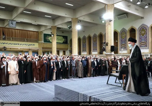 رهبر معظم انقلاب: در مقابل شمشیر‌های خون‌ریز تبلیغات دشمنان، تبلیغ را اولویت اول بدانیم | غفلت از تبلیغ ما را دچار استحاله فرهنگی می‌کند + فیلم و عکس