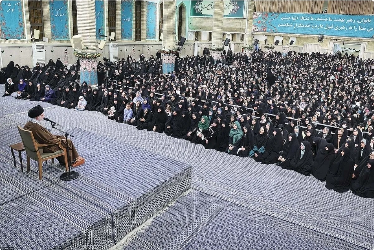 رهبر شهید: مادری یک افتخار است